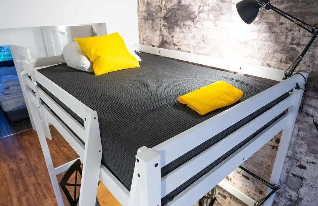 Shabby Chic Apartment In Ideal Location-1