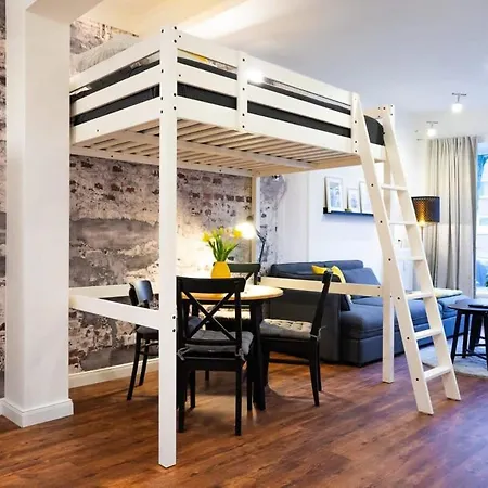 Shabby Chic Apartment In Ideal Location-3